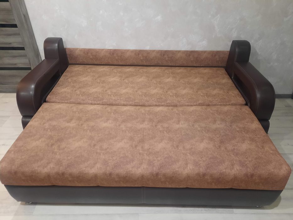 Продам диван в отличном состоянии! ТОРГ УМЕСТЕН!