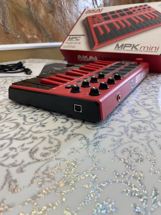 Akai MPK Mini Mk2 Limited Edition (Red)