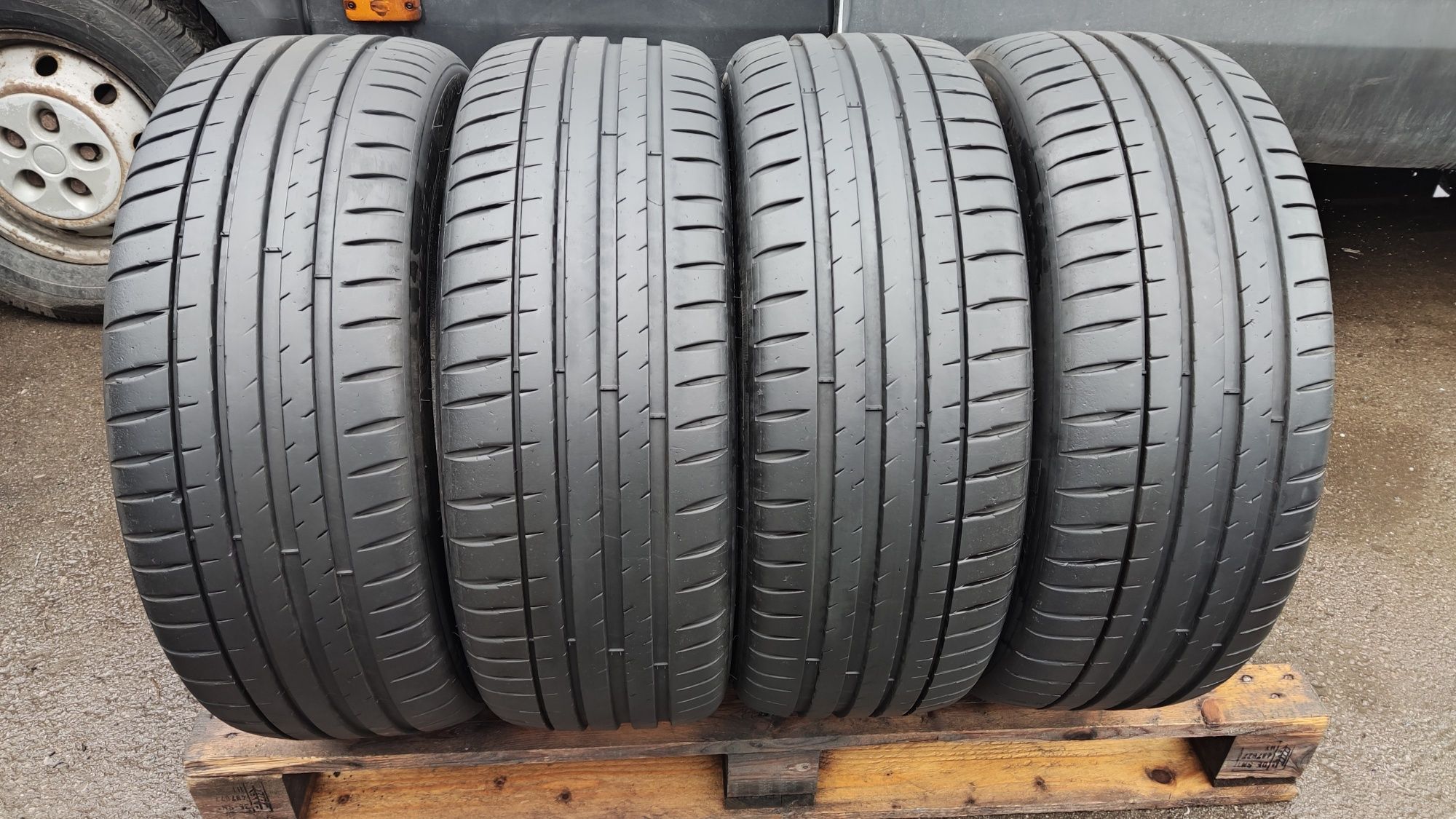 4бр. летни гуми 225/45/19 Michelin Pilot Sport 4
dot23
7.6mm грайфер
