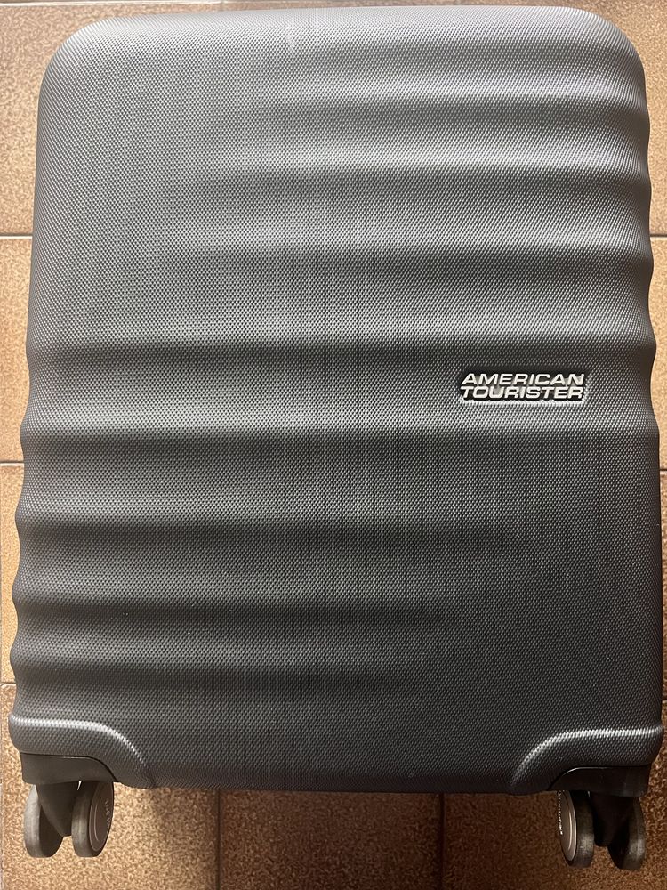 Куфар American Tourister