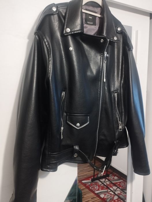 Geacă de piele originala.