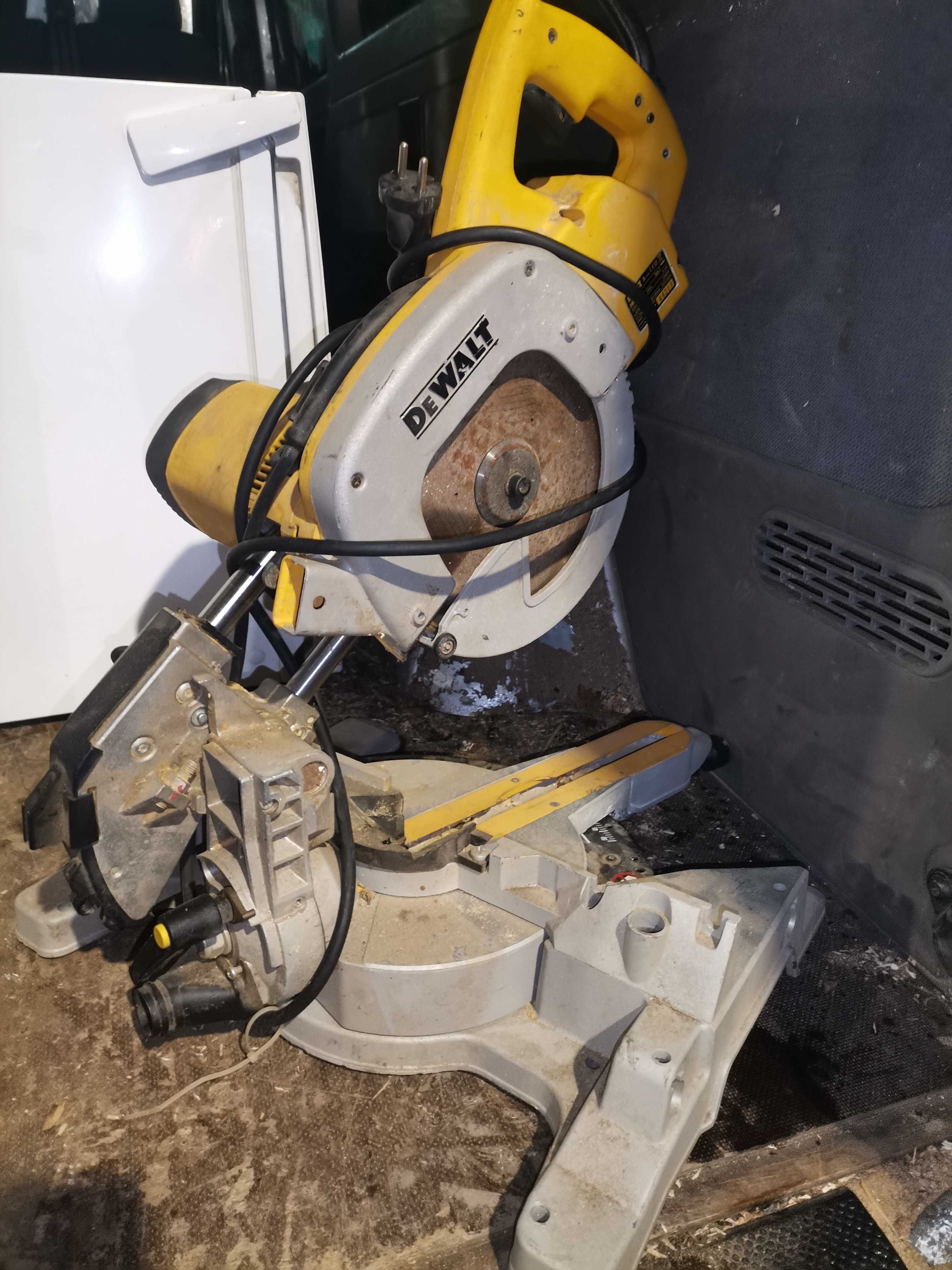 Fierăstrău circular staționar DEWALT original perfect funcțional