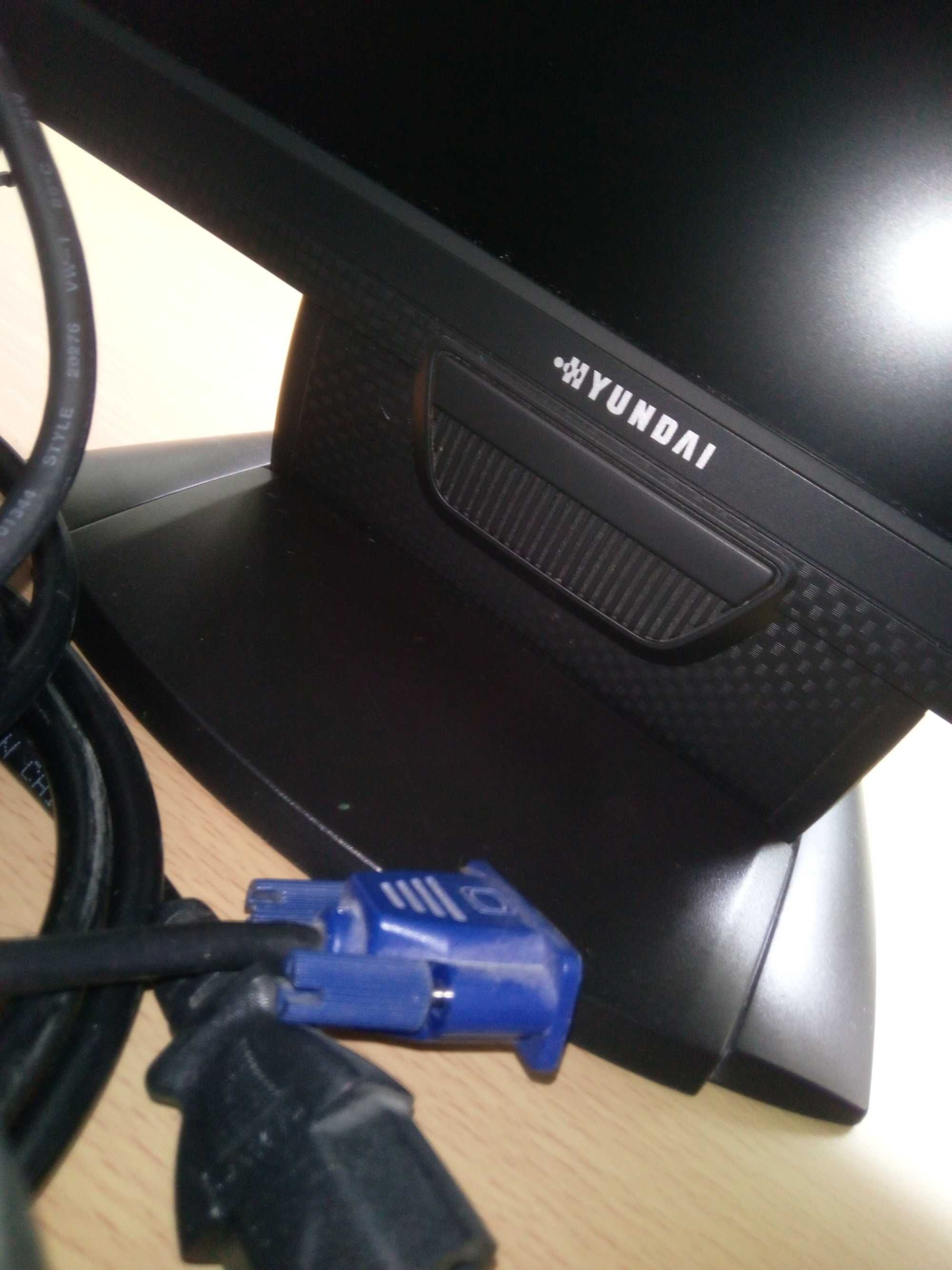 Настолен компютър DELL Optiplex 790 с монитор Hyundai