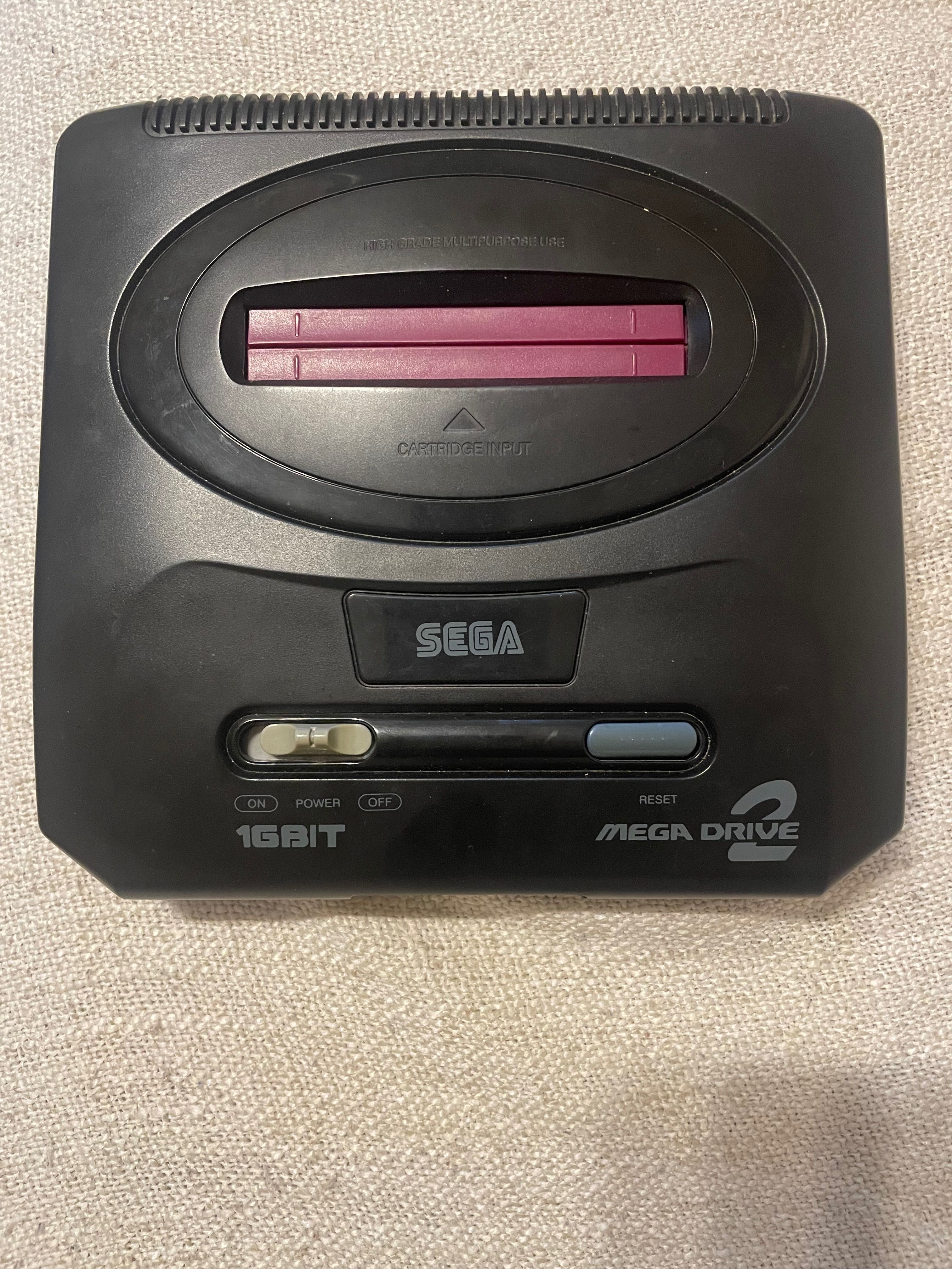 SEGA mega drive II + 14 дискети + телевизор 14 инча-подарък