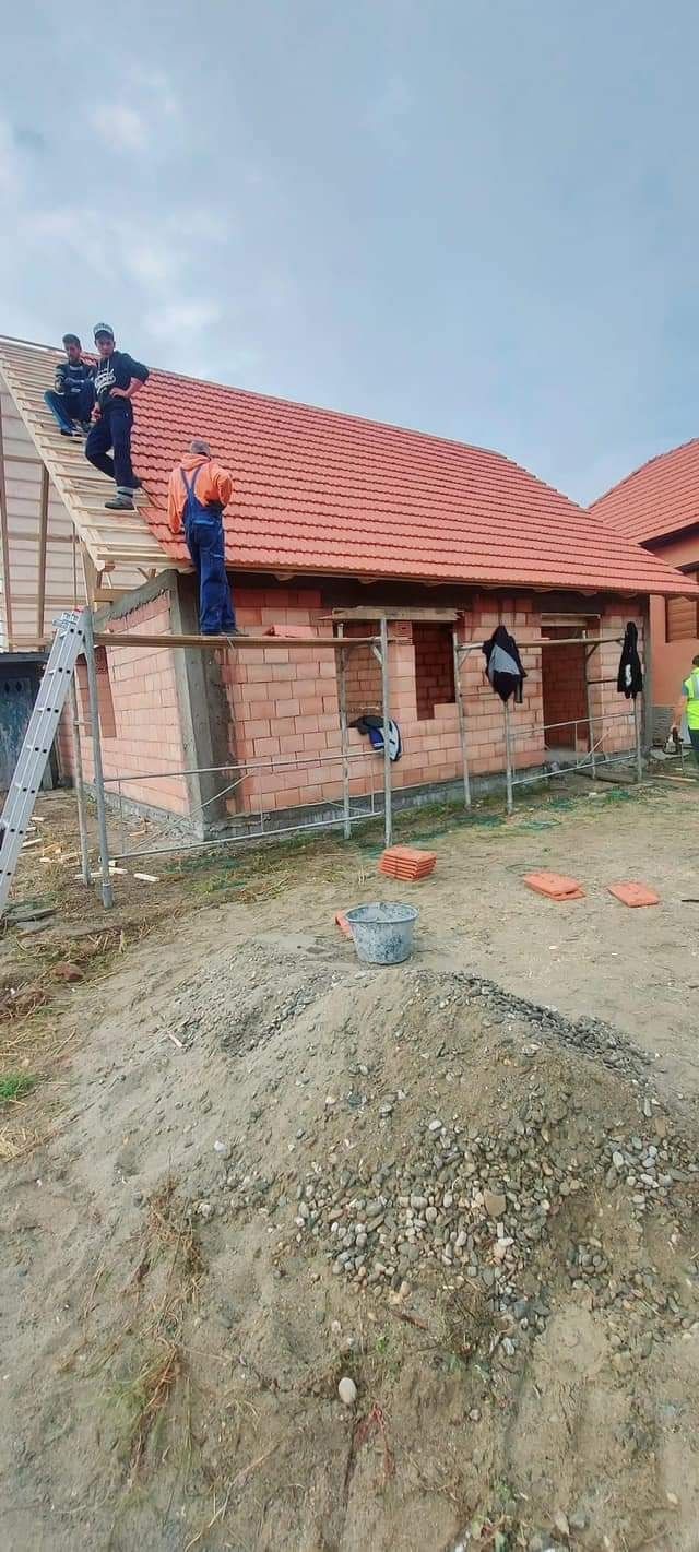 Executăm Acoperişuri reparații