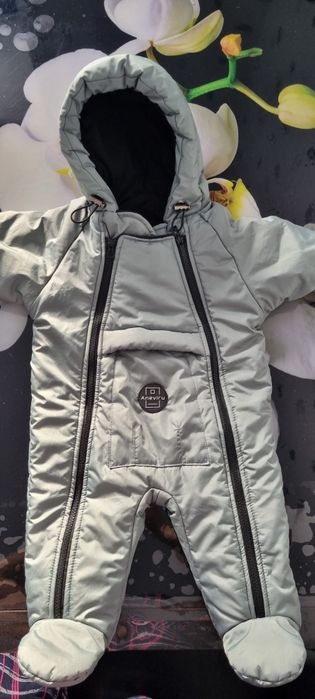 Продам комбинезон весна-осень, можно как на мальчика,так и на девочку.