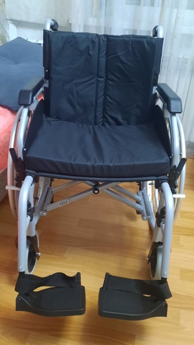 Продам инвалидную коляску.