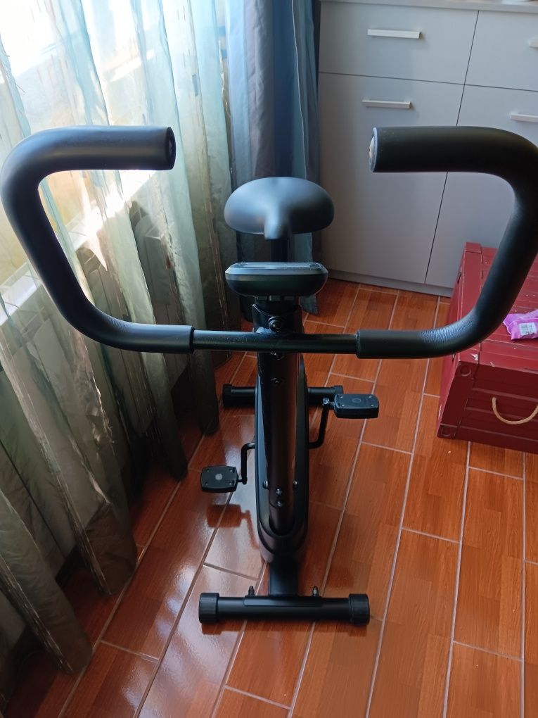 Bicicleta fitness ESSENTIAL