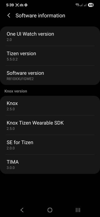 Продавам смарт часовник Samsung Galaxy Watch 42mm Rose Gold SM-R810