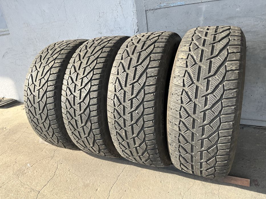 4 бр. зимни гуми 225/50/17 Tigar DOT 3319 2x6 mm 2x4,5-5 mm