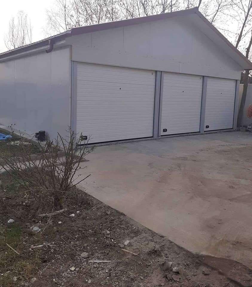 Vindem spati comertiale containere magazii garaje auto case locuibile
