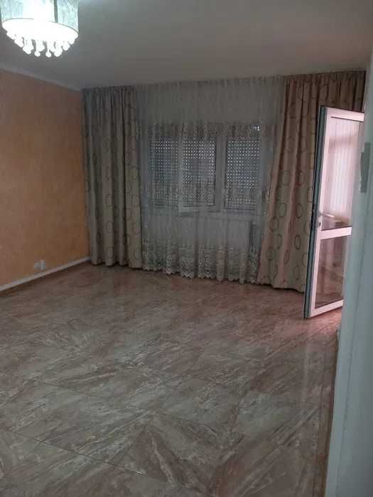 Vând apartament 3 camere