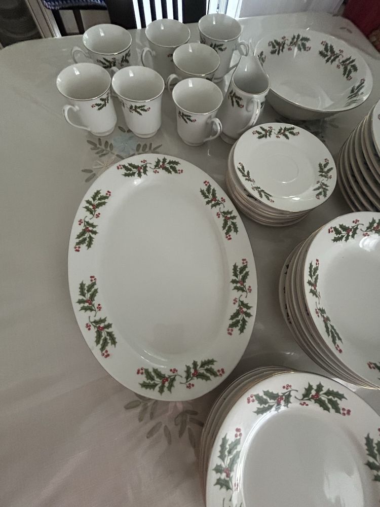 Продам Сервис, с  красивым узором из 36предметов