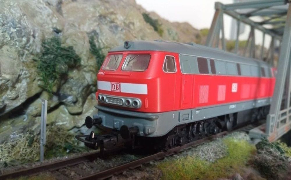 Locomotiva diesel piko BR218

Lumini in funcție de direcția de mers
Tr