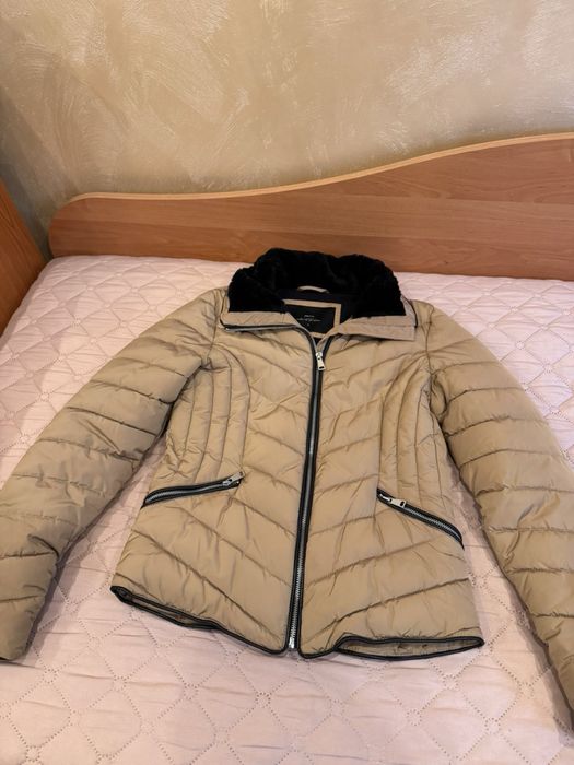 Късо зимно яке Cropp - размер S