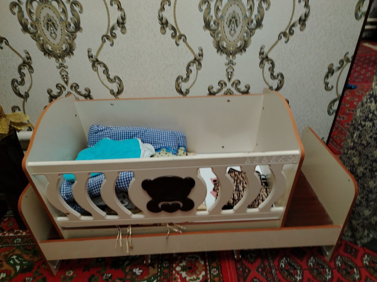 Стол ва детский мебел сотилади