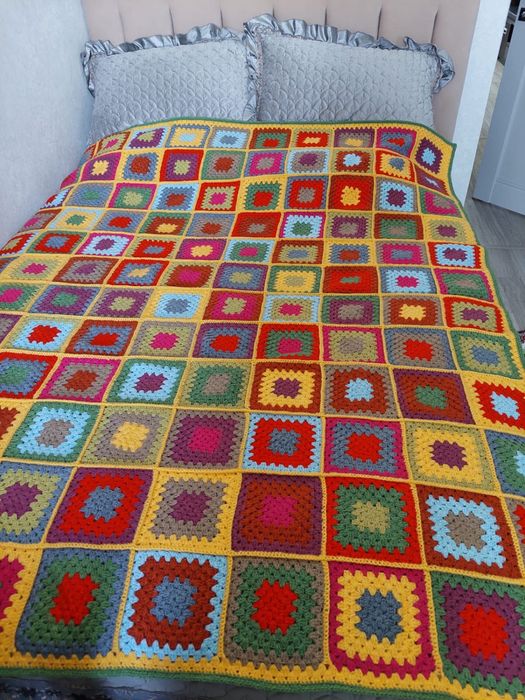 Плед ручной работы из шерсти и вискозы .новый