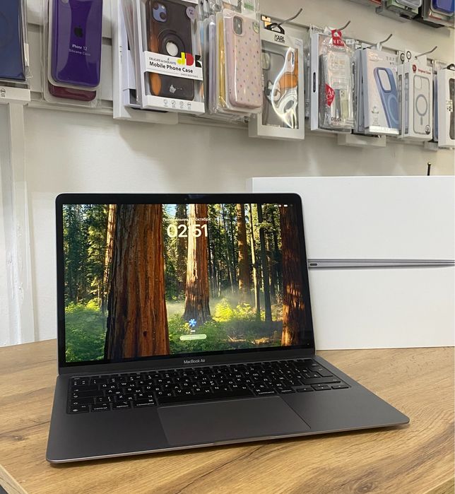 MacBook M1 256GB (2020) — в идеальном состоянии
