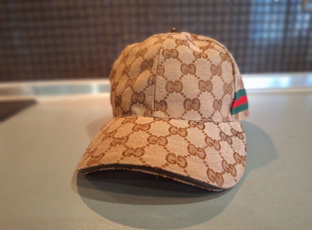 Шапки с козирка Gucci Dior  Burb.