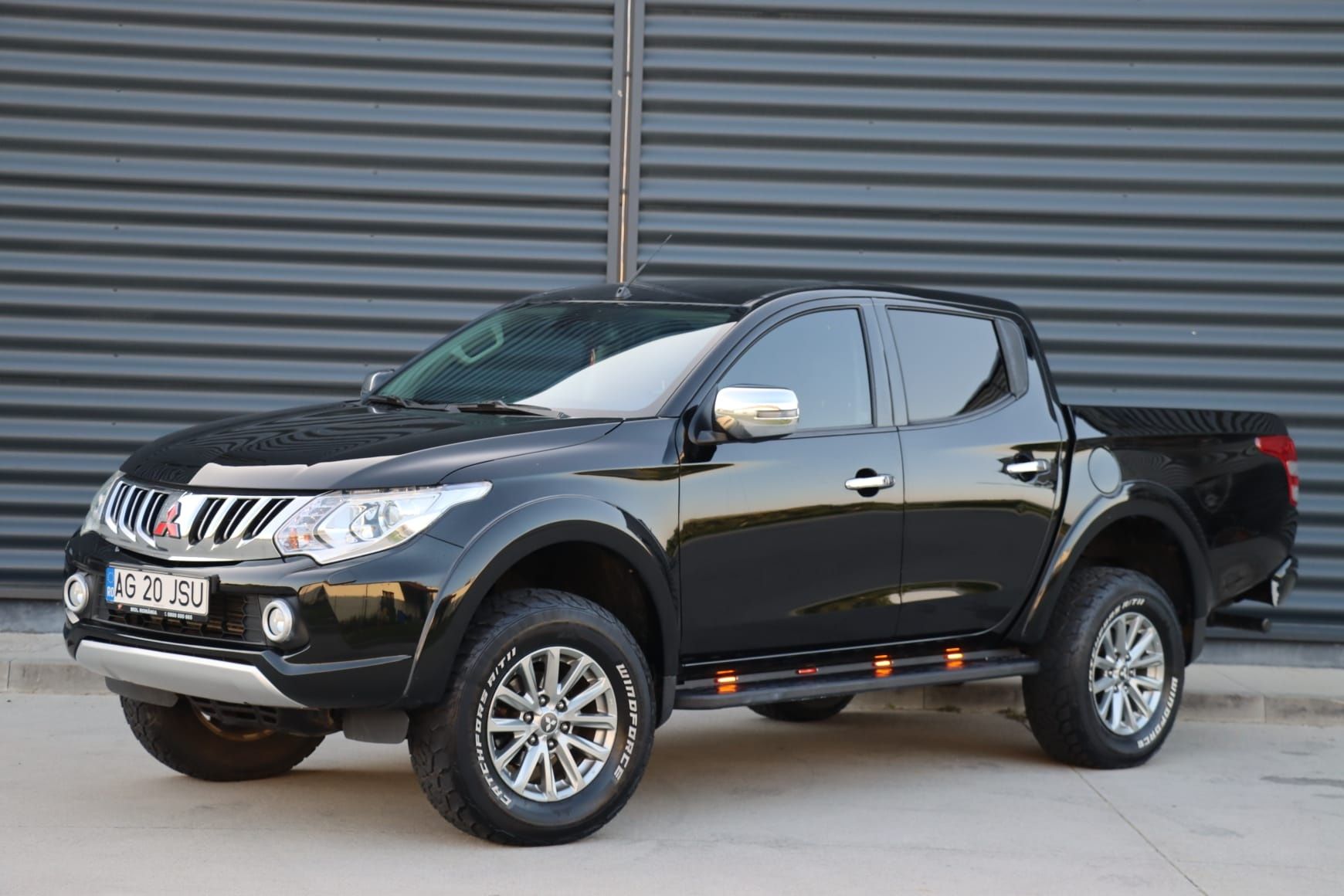 *Mitubishi L200*