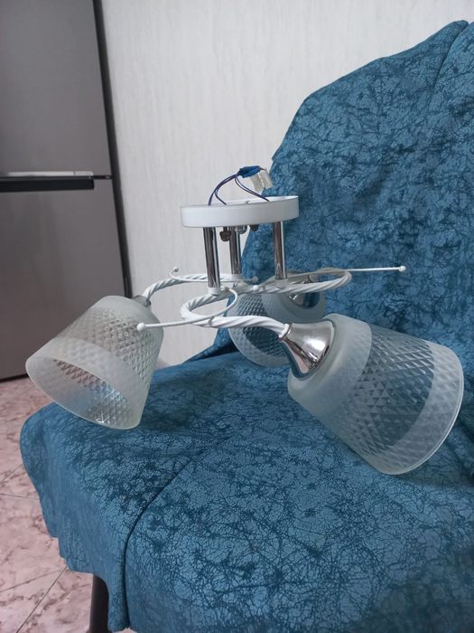 Продам люстру в хорошем состоянии