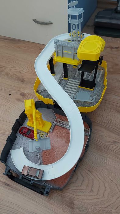 Куфар - писта за коли