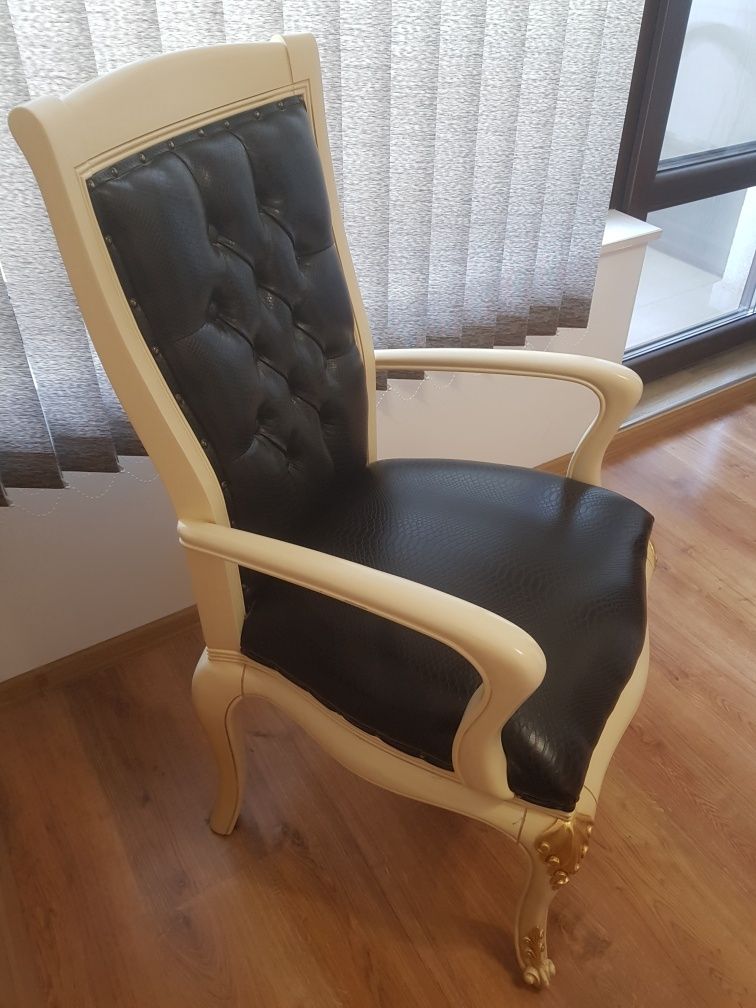 Продавам мебели (маса за трапезария/офис и кожен стол)