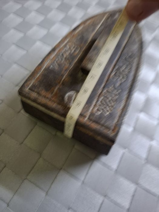 Метална ютия с надписи