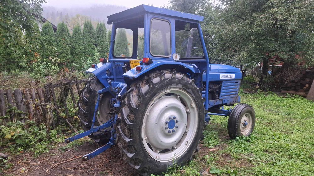 Vand tractor Layland  pentru reparat sau dezmembrat.