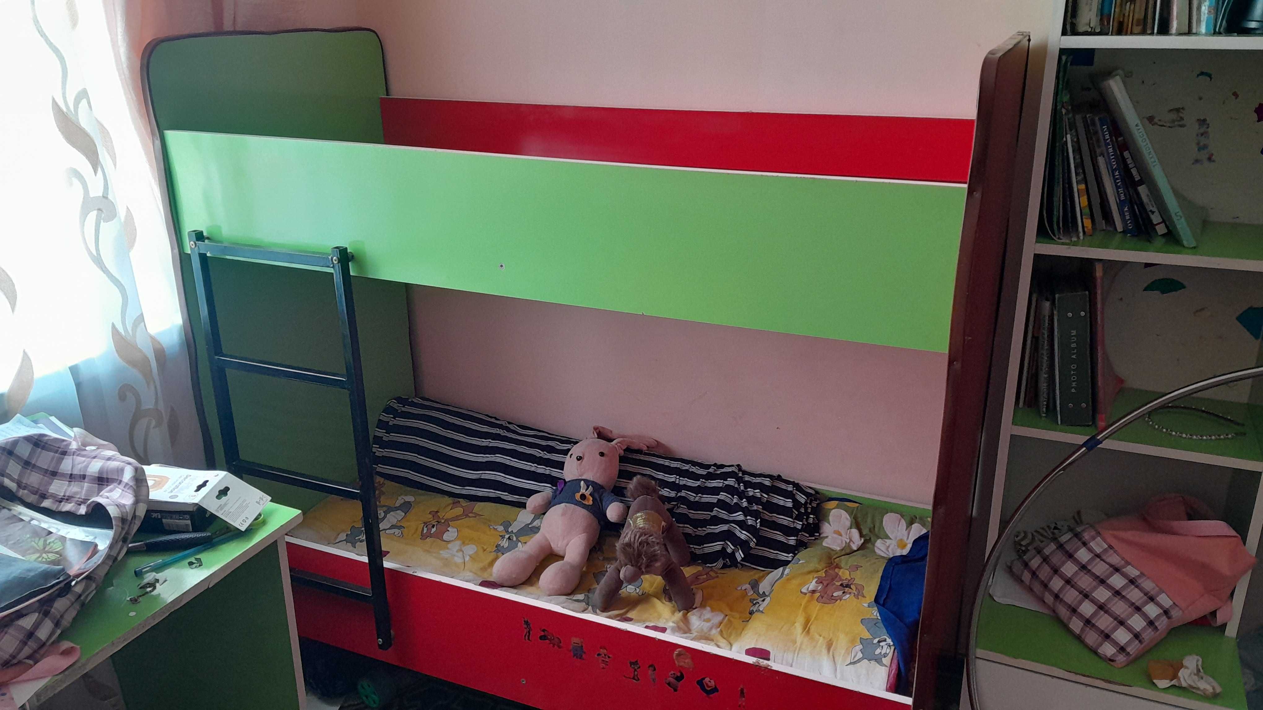 Детский двухэтажный кроват