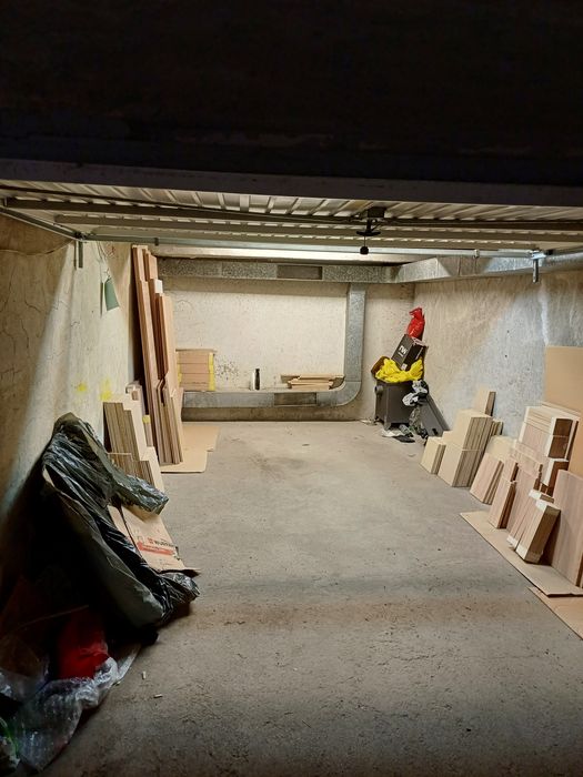 Отдават подземен гараж под наем