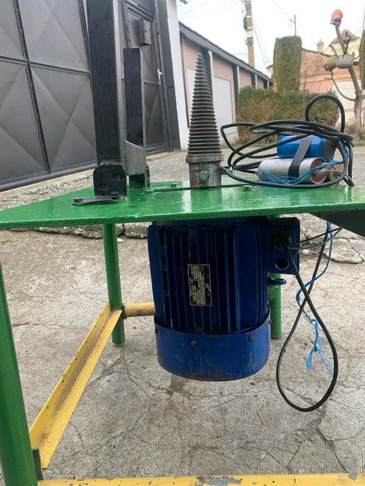 Despicator de lemne cu con, trifazic.