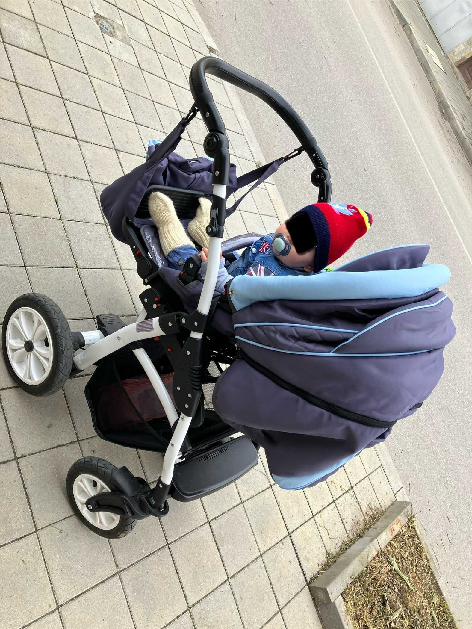 Синя зимна бебешка количка
