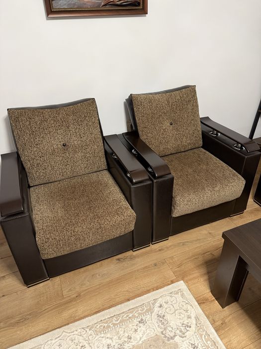 Set canapea cu 2 fotolii și măsuță