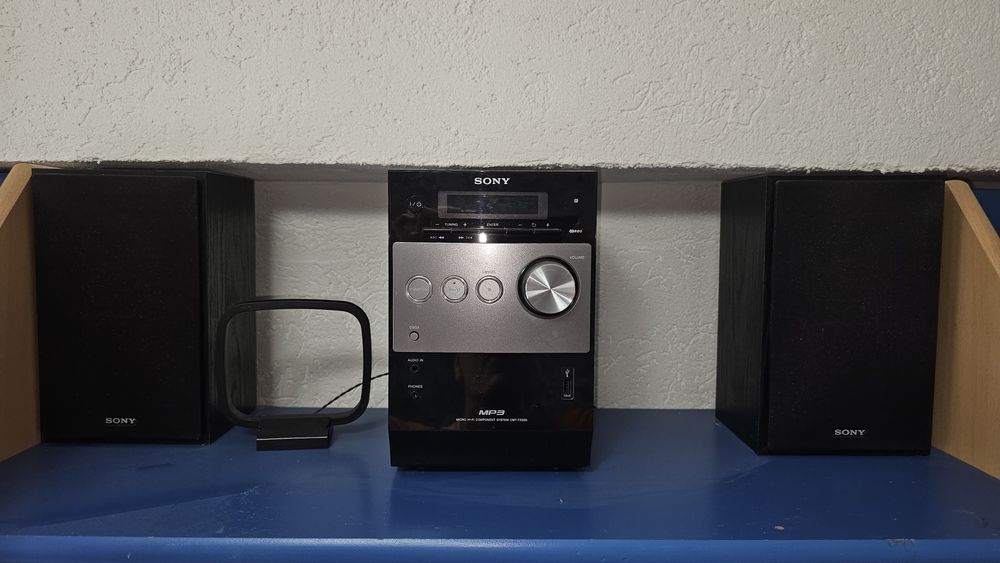 Vând combină mini-sistem Sony CMT-FX205