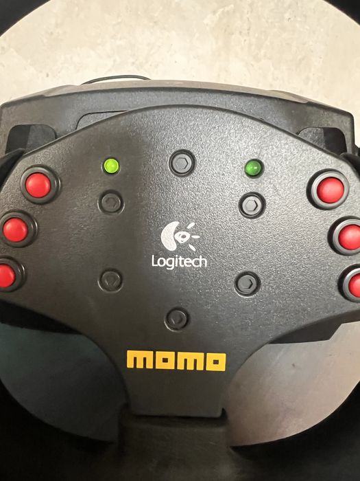 Волан на Logitech Momo