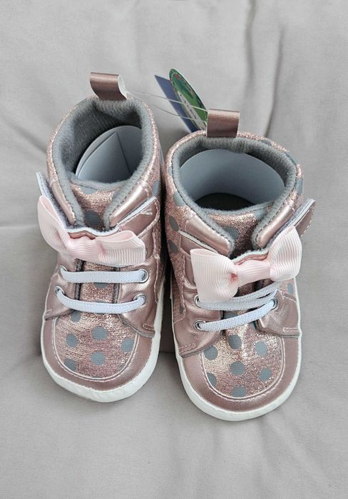 Sneakersi roz, marime 13-18 luni