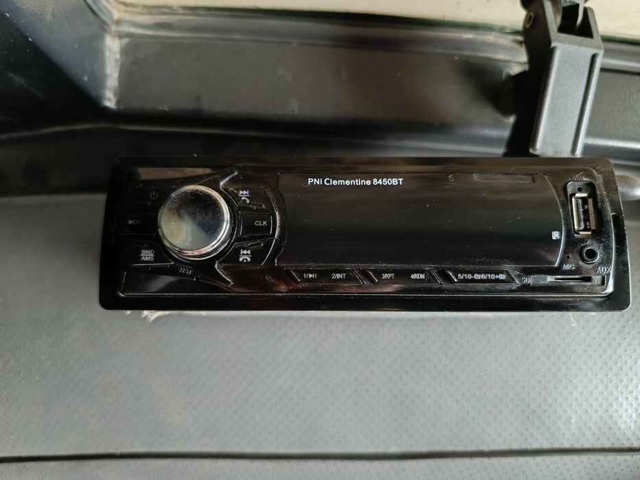 Vând casetofon auto PNI clementine 8450BT