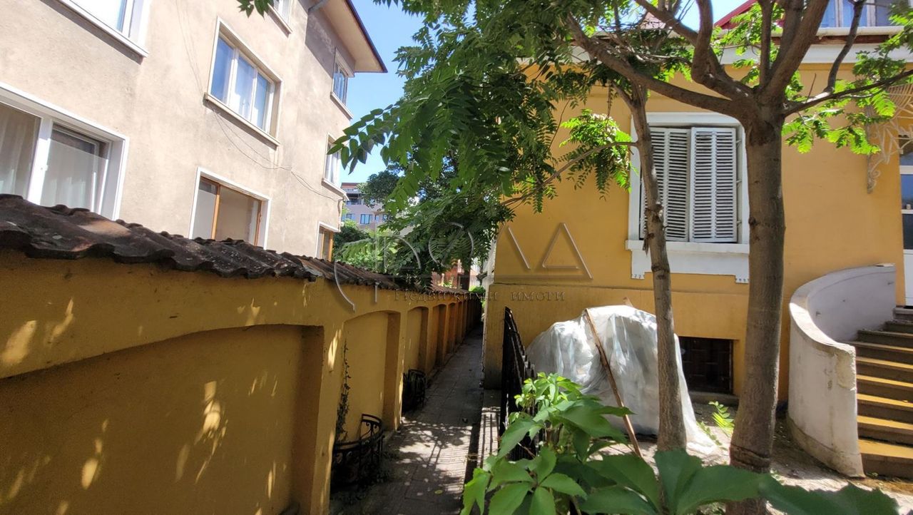 Продава се Етаж от къща в София, Център - 240 кв.м за 1459 €/кв.м - Снимка #2