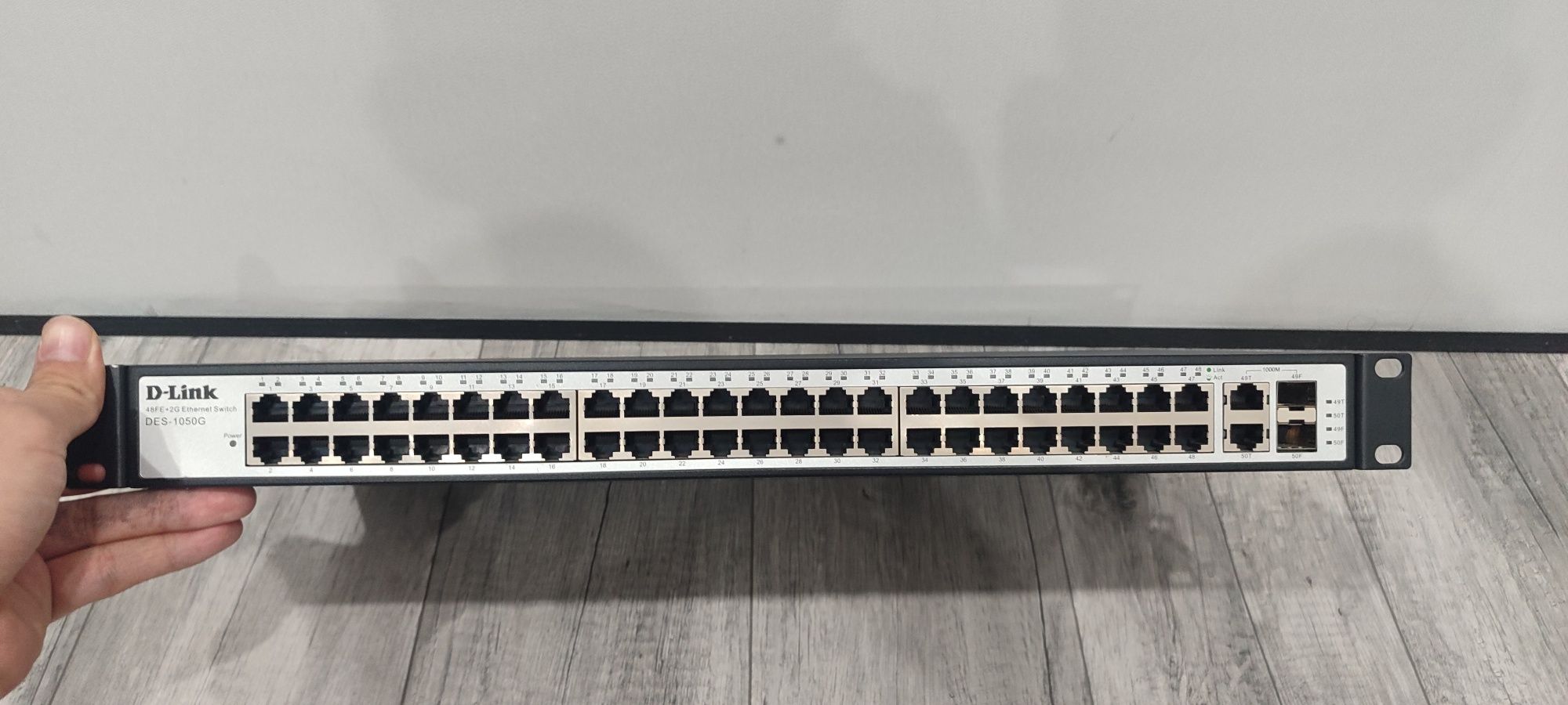коммутатор D-Link DES-1050G (48 портов, Fast Ethernet)