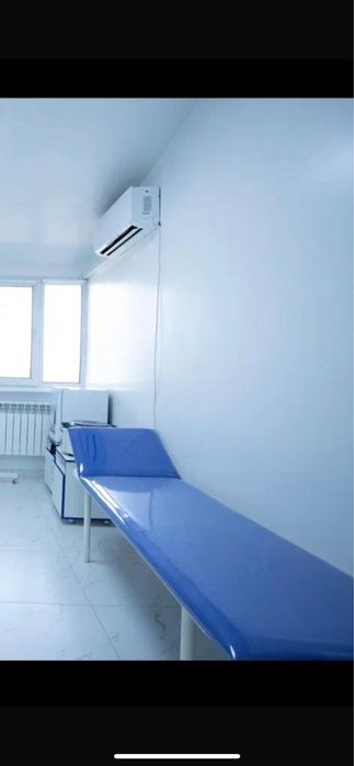 Медицинская кушетка с обшивкой