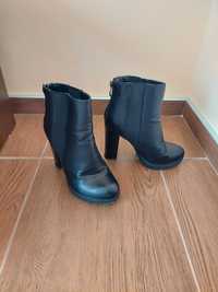Дамски обувки - черни кожени боти, 36 номер