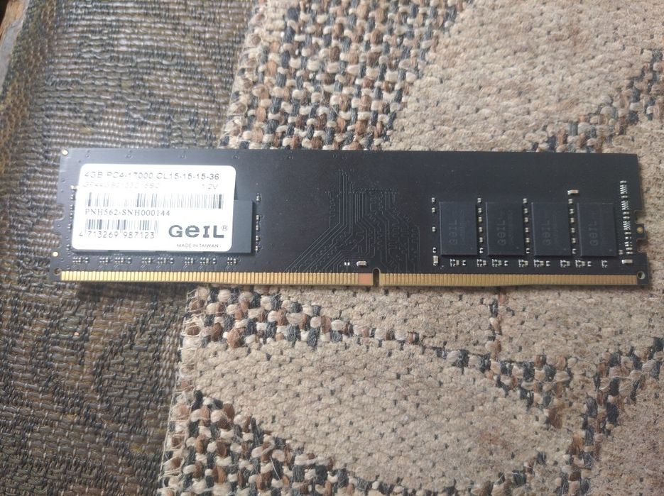 ОЗУ на 4 gb, характеристики на фото