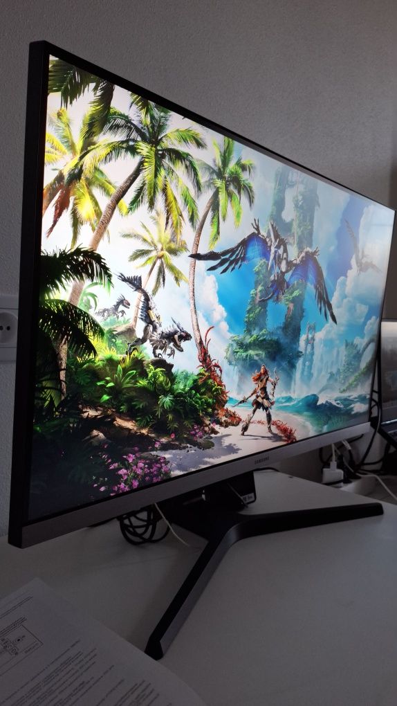 Монитор 28"  Samsung