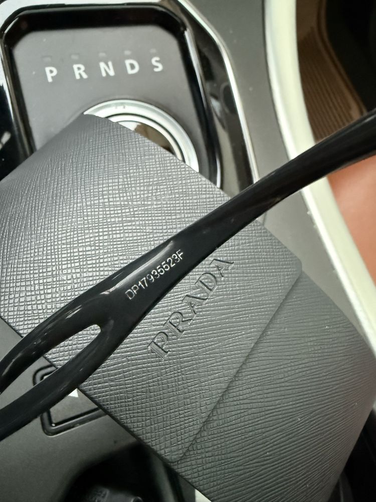 Слънчеви очила Prada