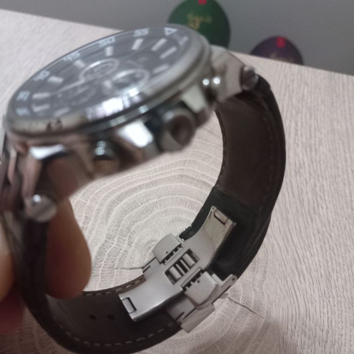 Швейцарски часовник Seculus