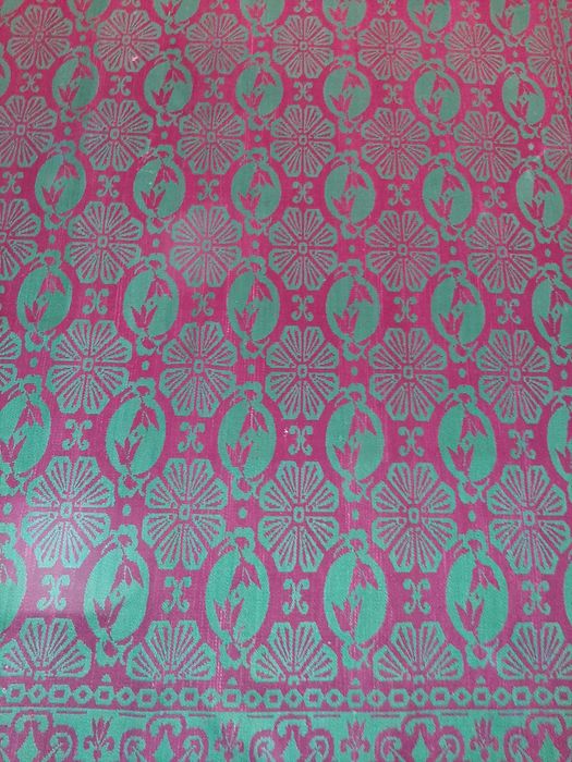 Продавам чисто нов килим