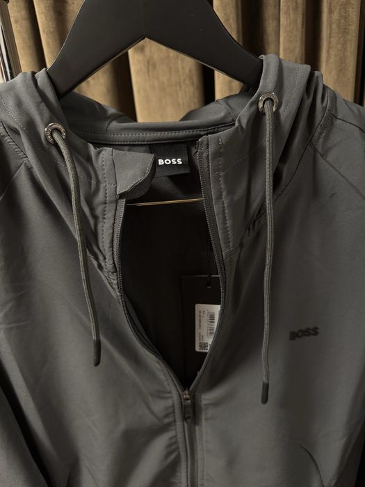 Trening fâș BOSS - Mărimea L - Calitate Premium