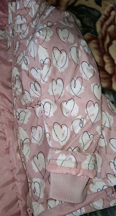 Продам куртку на девочку