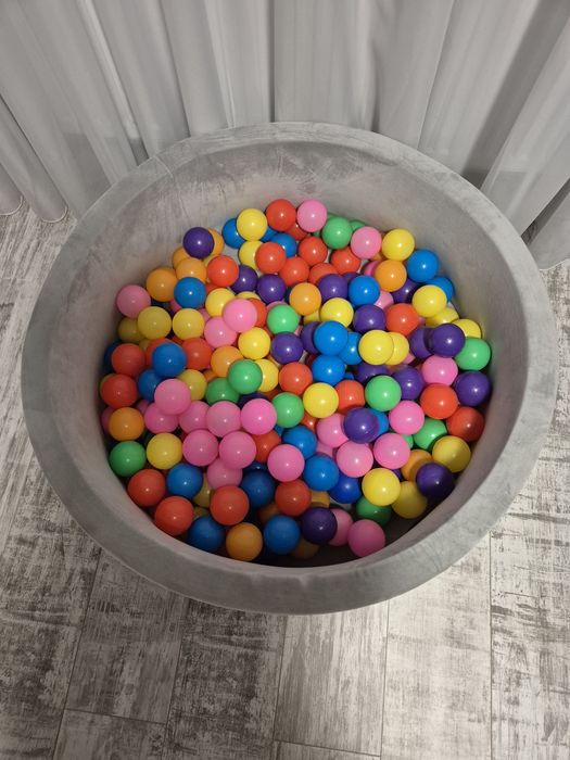 Piscina din burete pentru copii cu bile